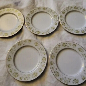 A set of 5 salad/dessert plates‎